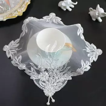 Столовый коврик из полиэстера и хлопка с вышивкой беж/белый