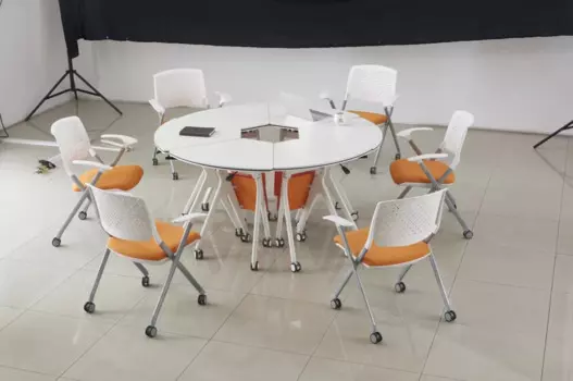 Стул для конференций со складной спинкой