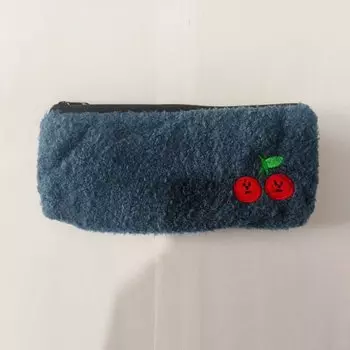 Сумка-карандаш с вышивкой вишни
