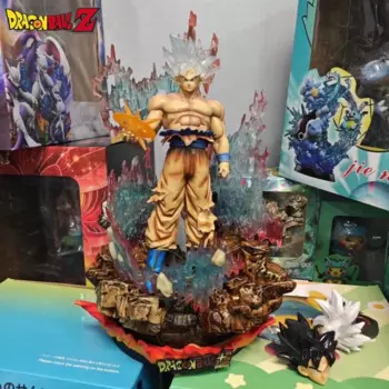 Светящаяся фигурка Гоку из м/ф «Драконий жемчуг»