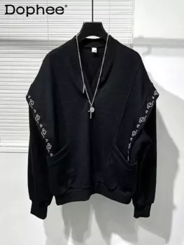 Свитшот мужской с V-образным вырезом и вышивкой