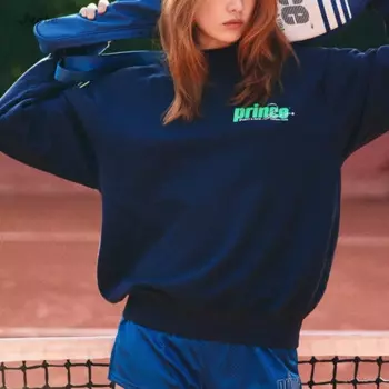 Свитшот женский зимний с круглым вырезом и надписью