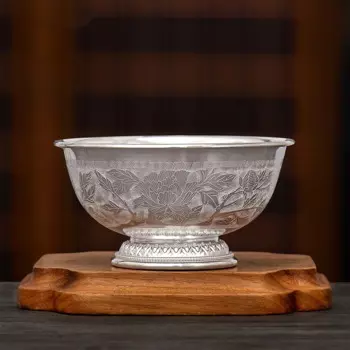 Тарелка из серебра 999 пробы, с цветами