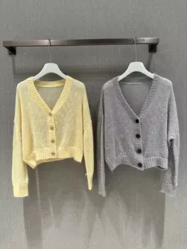 Тонкий тонкий ребристый легкий изысканный короткий мохеровый кардиган с V-образным вырезом