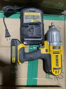Ударный гайковерт DeWALT DCF889, 20 в, макс. 1/2 дюйма, б/у, с аккумулятором 1,5 А и зарядным устройством