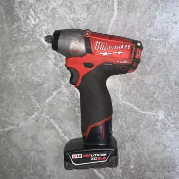 Ударный гайковерт Milwaukee 2454-20 M12, топливо 12 Вольт, бесщеточный, беспроводной, 3/8 дюймов (включает литиевую батарею Ач), б/у