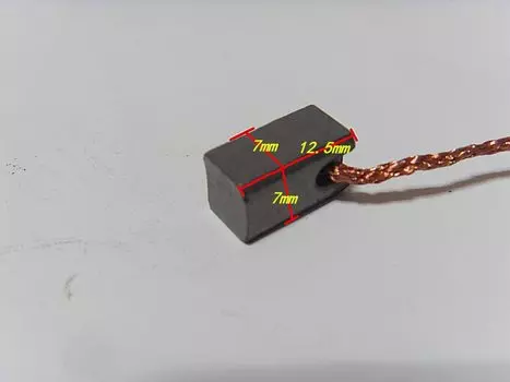 Угольная щетка для нагревателя автомобиля (Размер: 7*7*12,5 мм)