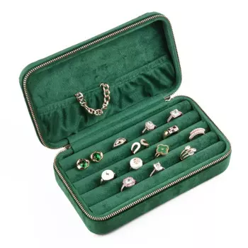 Бархатная шкатулка для украшений