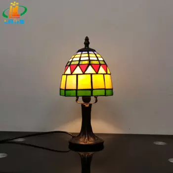 Витражная лампа в европейском стиле 6 дюймов, простой маленький настольный светильник в стиле Тиффани для спальни, прикроватный ночник для кормления, подарок, светодиодная лампа E14 для обучения