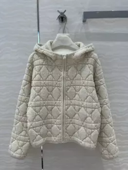 Высококачественная женская куртка с капюшоном в индивидуальном стиле