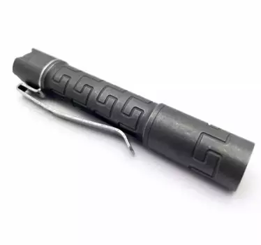 Яркий мини-фонарик из титанового сплава