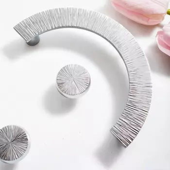 Ручка для шкафа TinyHob латунная