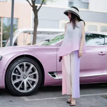 YUDX 2023 Летний Новый плиссированный модный Асимметричный женский костюм миаке с градиентом футболка без рукавов + прямые брюки