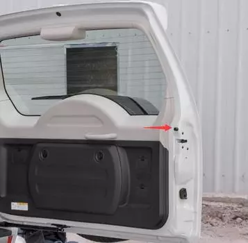 Задняя дверь PAJERO V93V97V87-это среднее резиновое отверстие (8 мм) MU720011