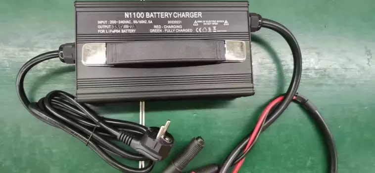 Зарядное устройство 58.4V20A LiFePO4, Однофазное 220/230/240 В с зажимом типа «крокодил»