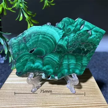 Зелёный малахит, кусочек салата, кварцевый камень DriB