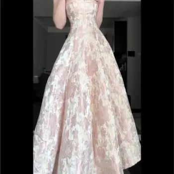 Жаккардовое платье большого размера с лямкой на шее