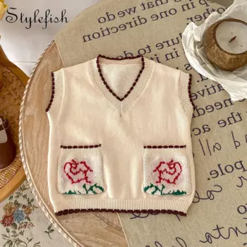 Жаккардовый пуловер с V-образным вырезом и карманами