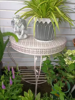 Железная подставка для цветов для балкона