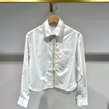 Женская белая блузка с длинным рукавом и отложным воротником