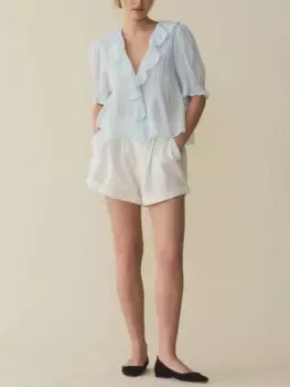 Женская блузка с V-образным вырезом