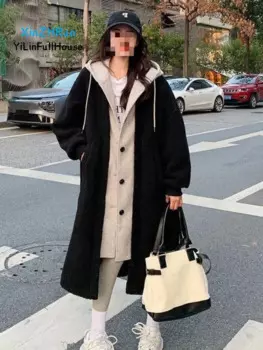 Женская длинная куртка из овечьей шерсти с капюшоном