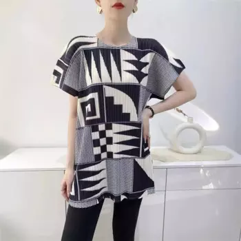 Женская плиссированная футболка с круглым вырезом и коротким рукавом