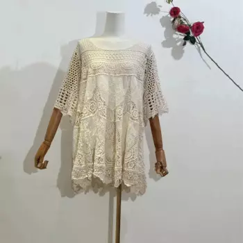 Женская Повседневная футболка с цветочной вышивкой и круглым вырезом