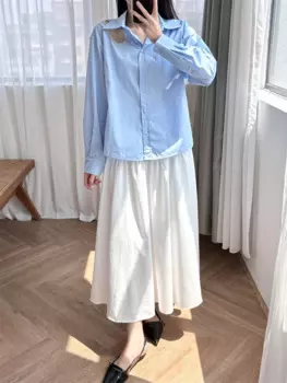 Женская рубашка с длинными рукавами и прямыми джинсами