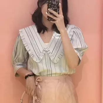 Женская рубашка в зеленую полоску с рукавами-фонариками