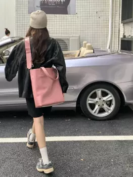 Женская сумка через плечо с широким ремнем, Корейская нишевая однотонная сумка через плечо, розовая вместительная Портативная Сумка-тоут, новинка 2024