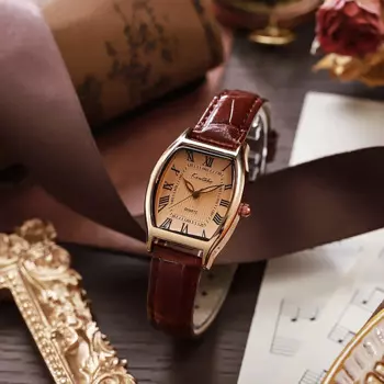 Женские часы на кожаном ремешке, с римскими цифрами