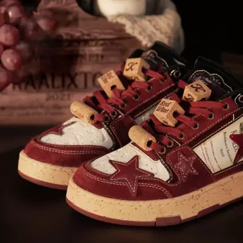 Женские замшевые кроссовки со звездами, Размеры 35 и 46