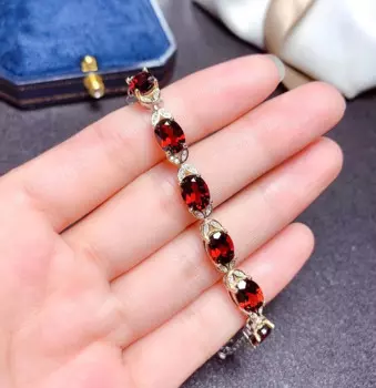 Женский браслет из серебра 925 пробы с красным гранатом