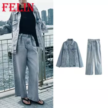 Женский джинсовый костюм из блейзера и длинных брюк с карманами