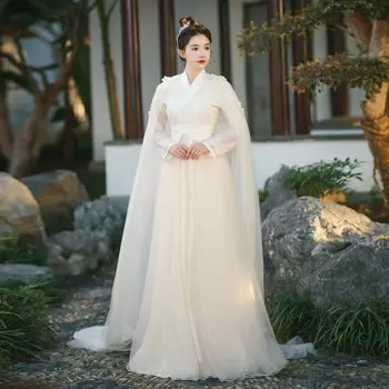 Женский классический костюм с вышивкой