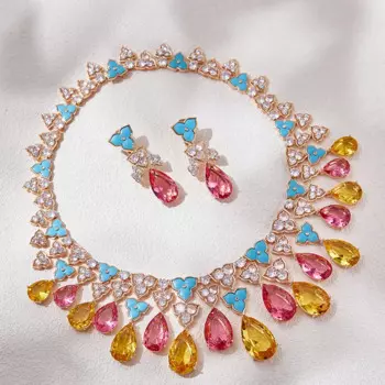 Женский комплект из колье и серёг, с инкрустацией из фианита