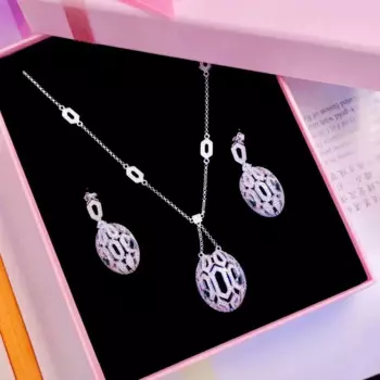 Женский комплект из колье и серёг, из серебра 925 пробы с фианитом