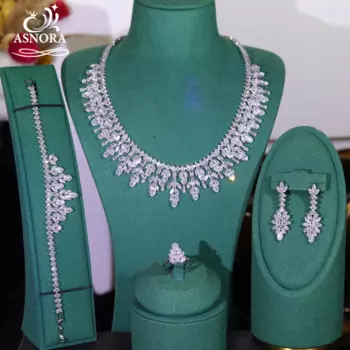 Женский комплект украшений из колье и серёг, с фианитами