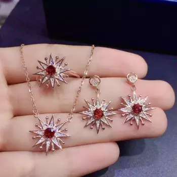 Женский комплект ювелирных изделий из кольца и серёг, из серебра 925 пробы