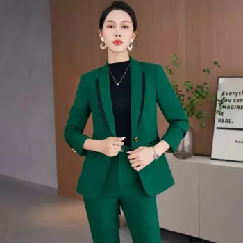 Женский костюм-двойка из блейзера и брюк