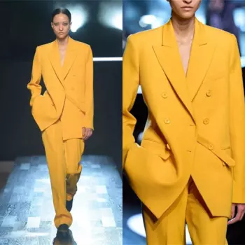 Женский костюм из блейзера и брюк, светло-желтого цвета