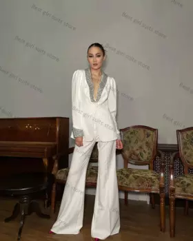 Женский костюм из двух предметов: пиджак и брюки