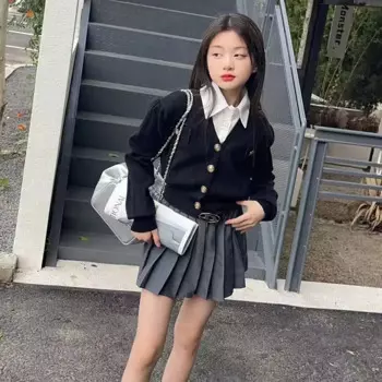 Женский костюм из двух предметов с юбкой и шортами