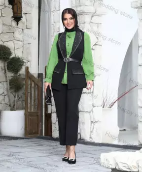 Женский костюм из двух предметов: жилет и брюки