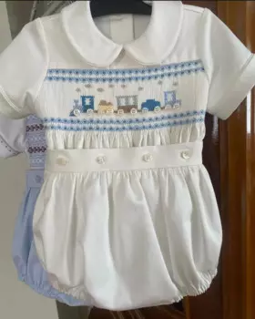 Женский летний костюм со шлейфом