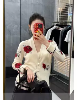 Женский шерстяной вязаный кардиган с V-образным вырезом и вышивкой розы