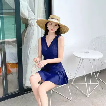 Женский слитный купальник с V-образным вырезом и полурукавами