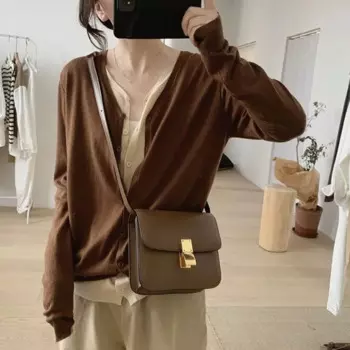 Женский трикотажный кардиган с V-образным вырезом