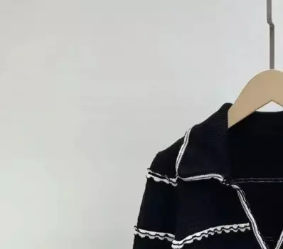 Женский трикотажный кардиган с V-образным вырезом